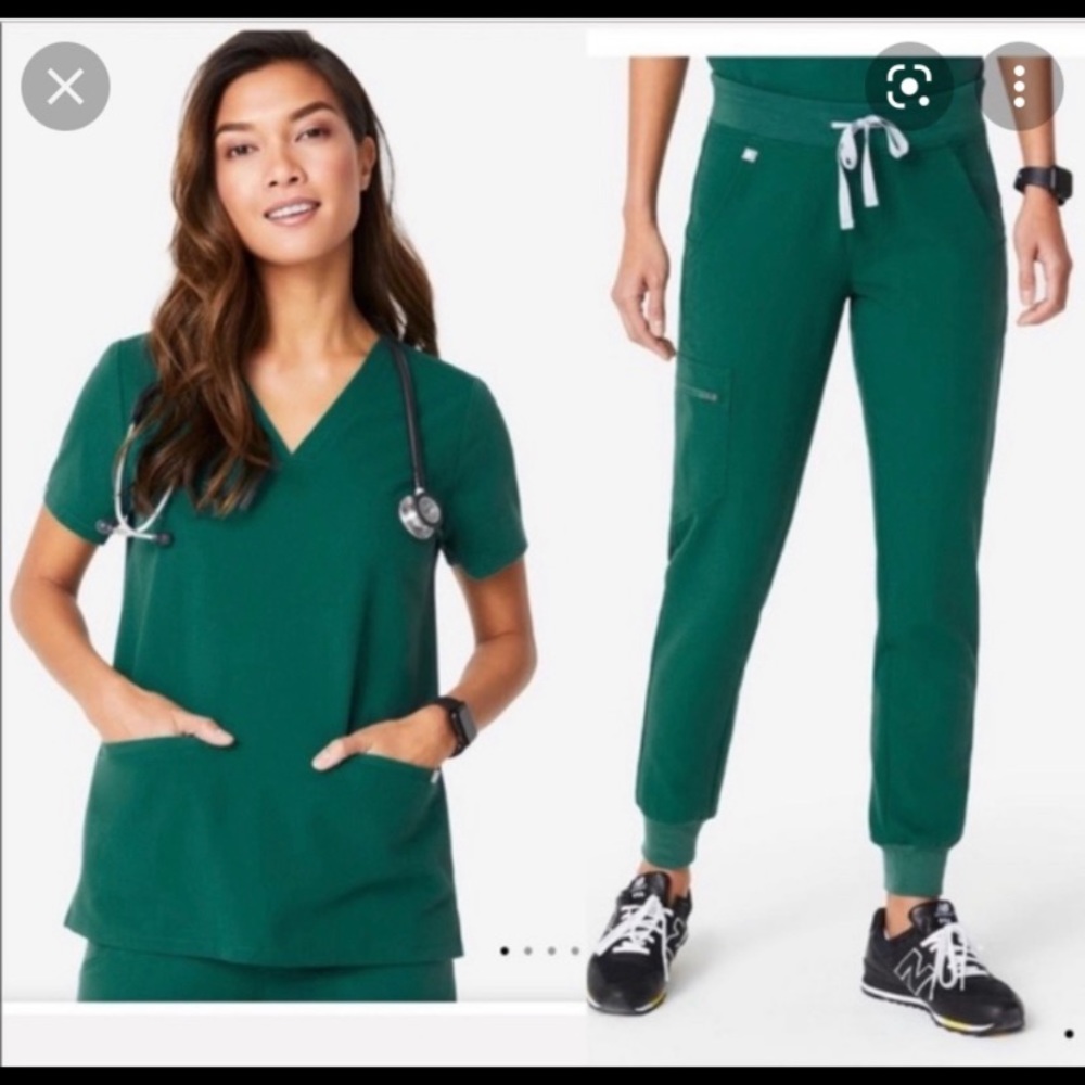 DISCONTINUED HUNTER GREEN FIGS SCRUB SET